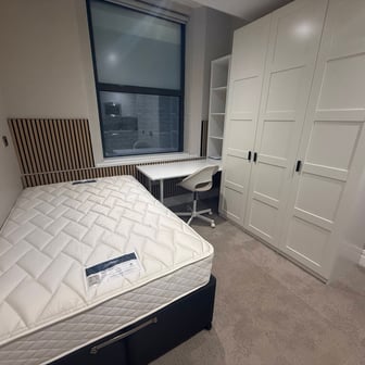 Bronze Room - Image 9